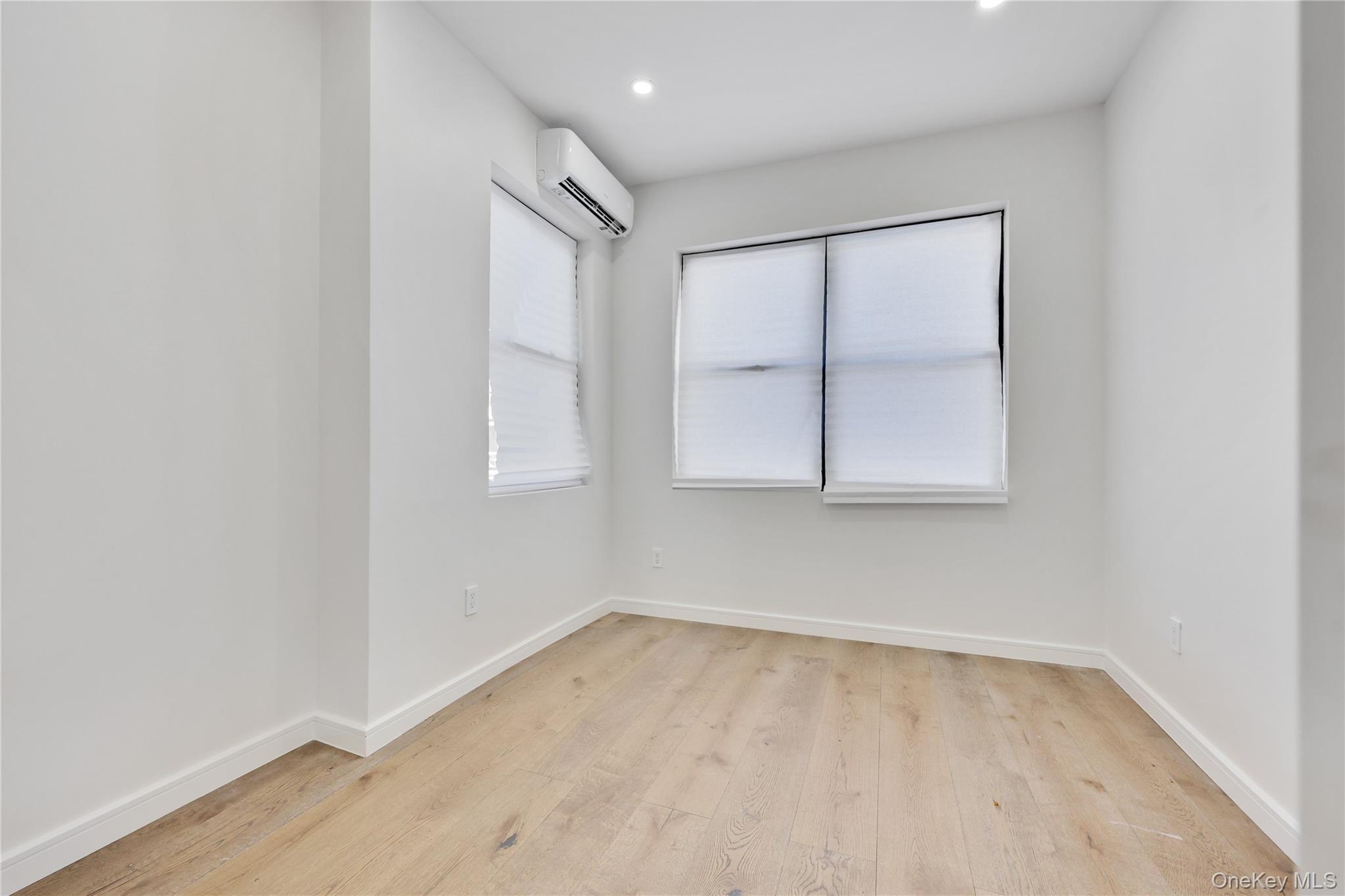 Single Family East 221 Bronx, NY 10469, MLS-956380-7