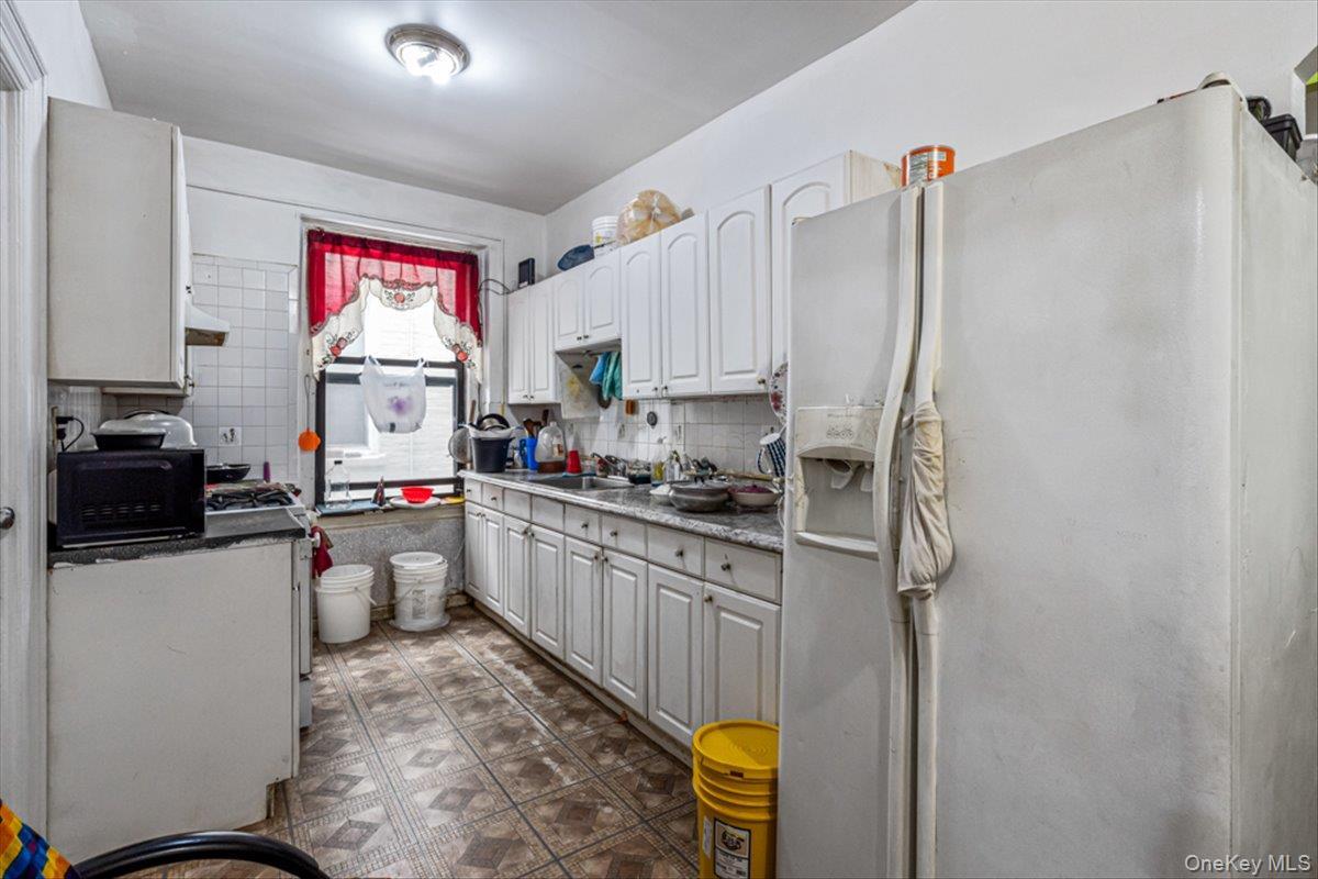 Single Family Saint Peters  Bronx, NY 10461, MLS-956739-24