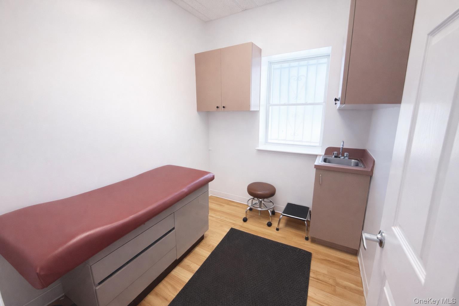 Commercial Lease Pelham  Bronx, NY 10469, MLS-956784-10