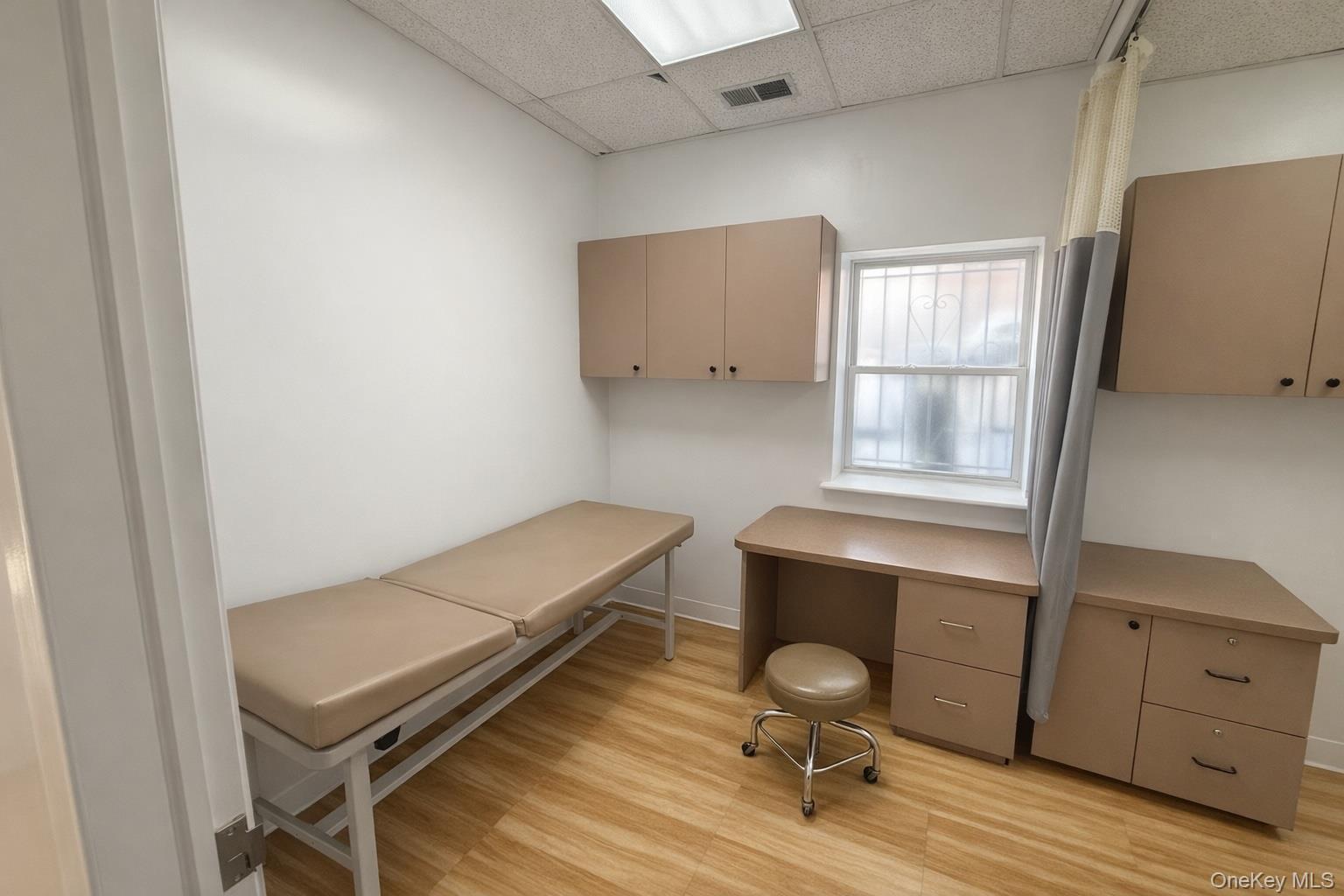 Commercial Lease Pelham  Bronx, NY 10469, MLS-956784-11