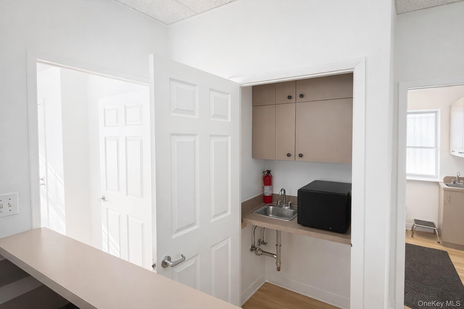 Commercial Lease Pelham  Bronx, NY 10469, MLS-956784-9