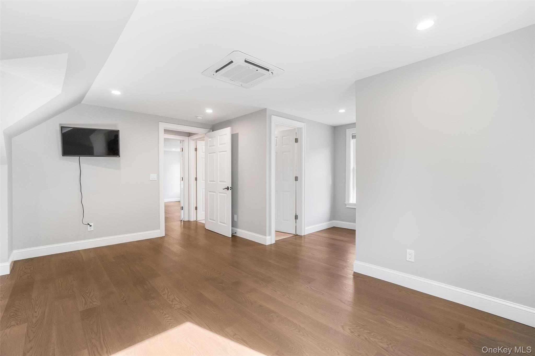 Single Family Hasbrouck  Dutchess County, NY 12603, MLS-956866-23