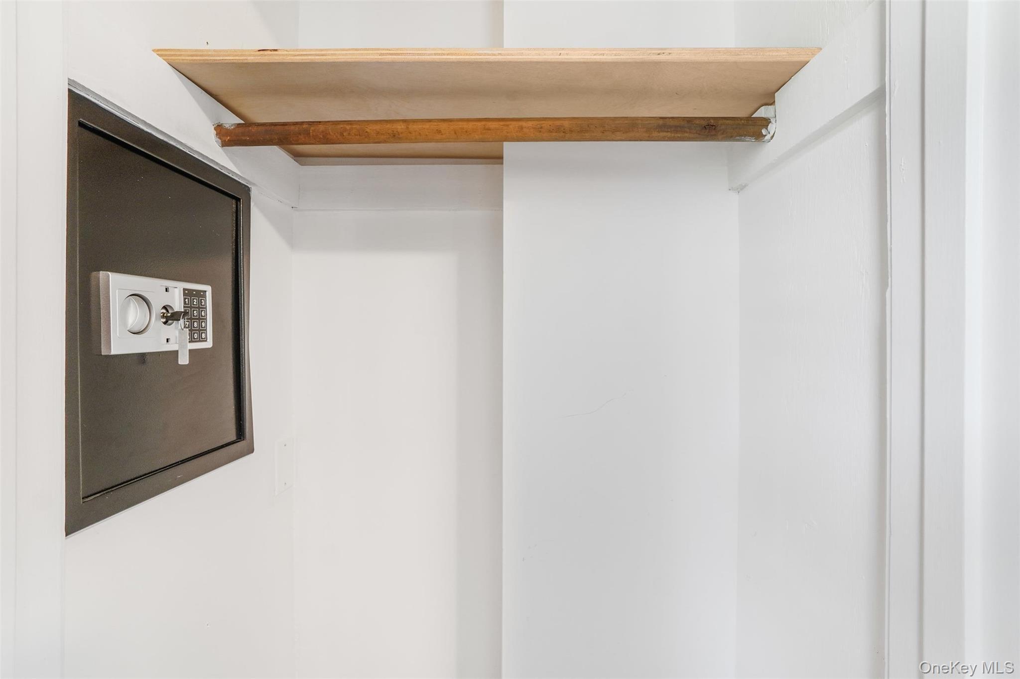 Single Family Hasbrouck  Dutchess County, NY 12603, MLS-956866-35