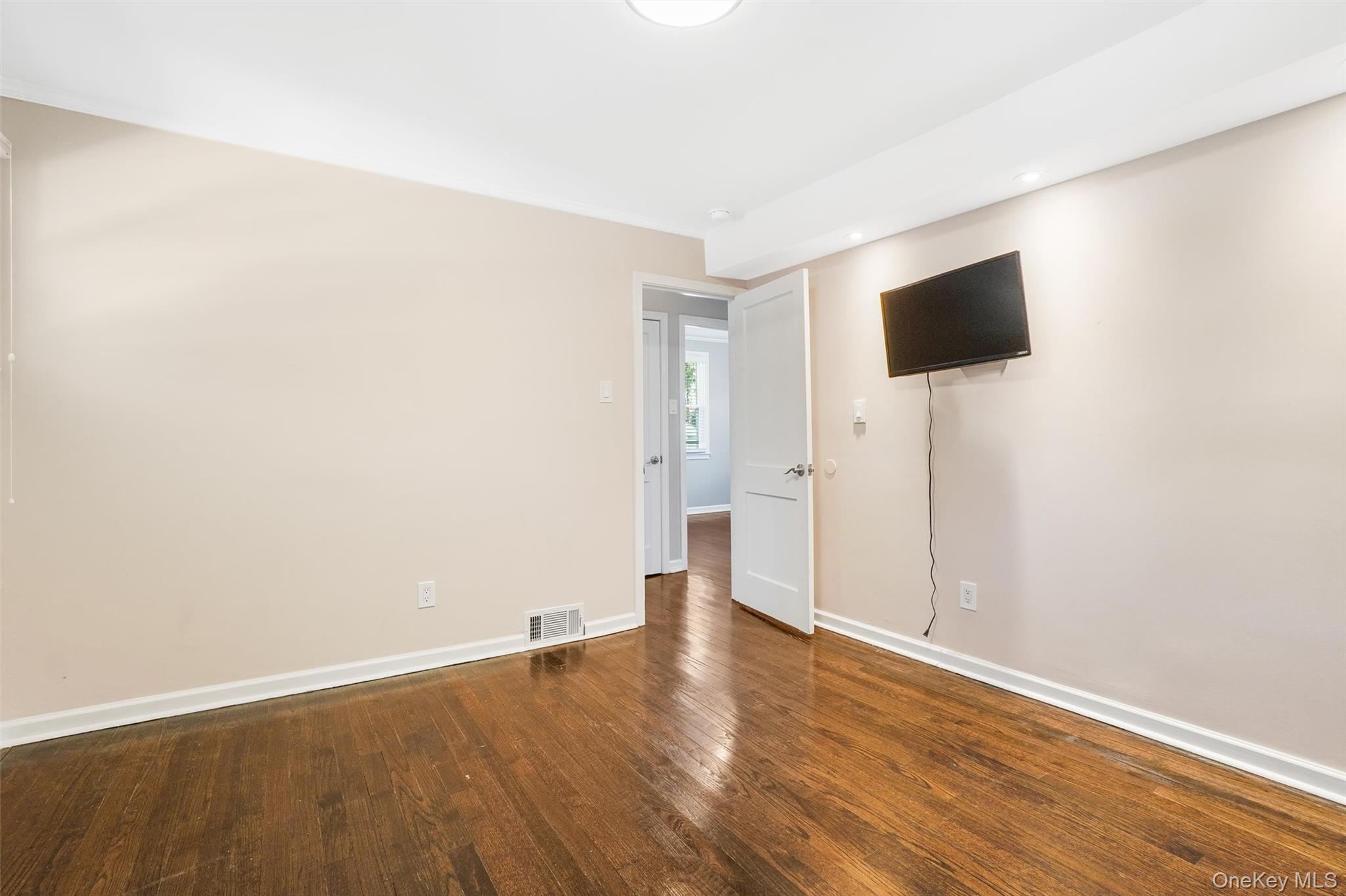 Single Family Hasbrouck  Dutchess County, NY 12603, MLS-956866-37