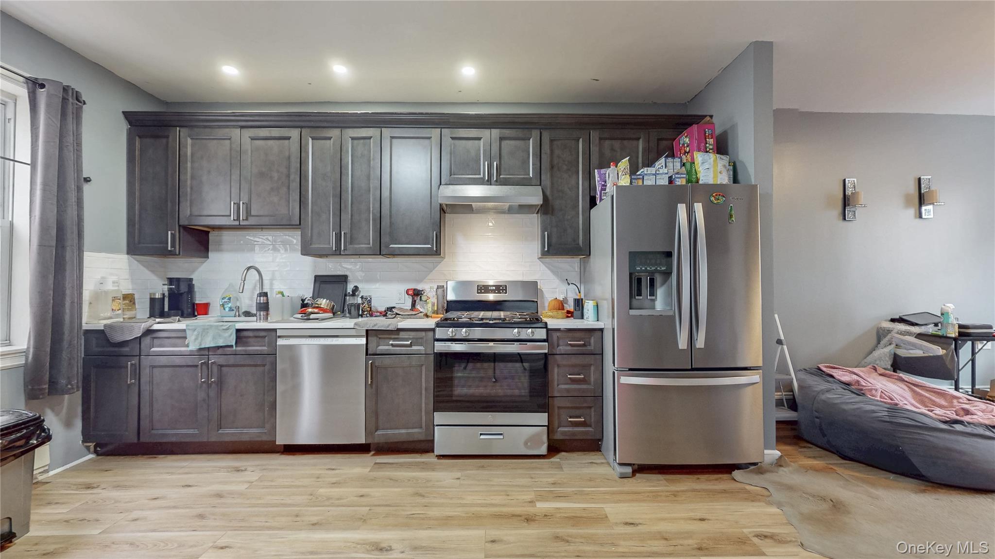 Single Family Moquette  Westchester County, NY 10703, MLS-956901-2