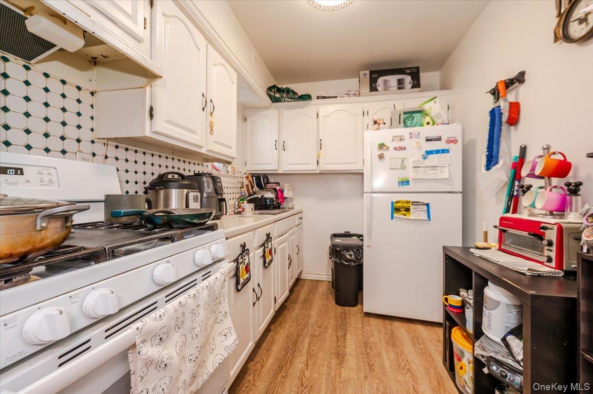 Single Family Elmhurst Queens, NY 11372, MLS-956967-28