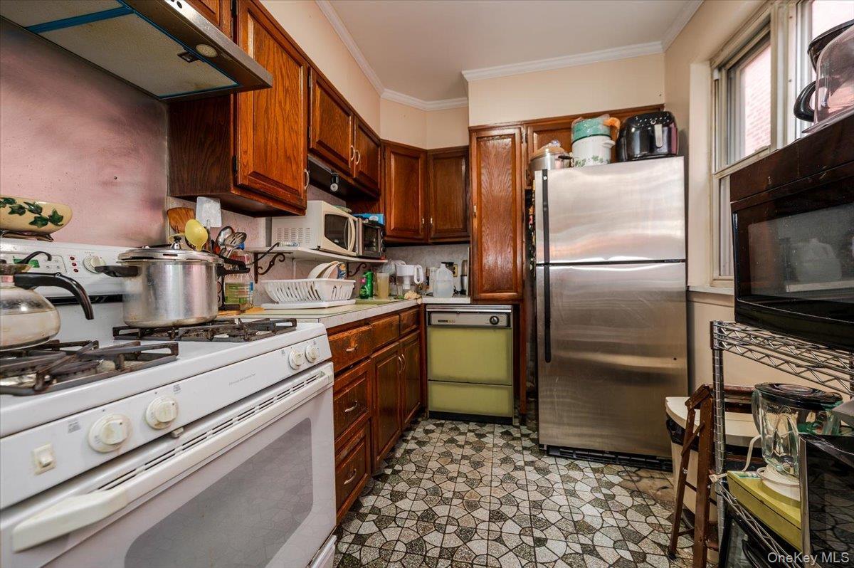 Single Family Elmhurst Queens, NY 11372, MLS-956967-33