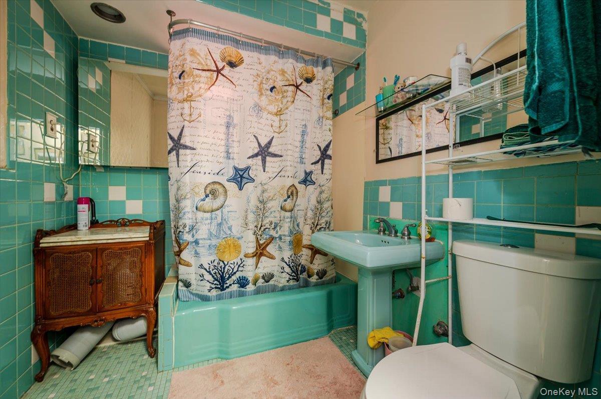 Single Family Elmhurst Queens, NY 11372, MLS-956967-35