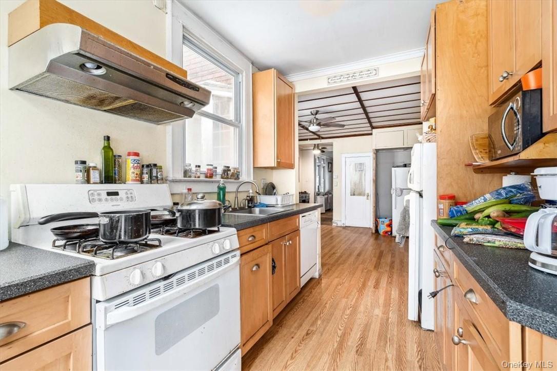 Single Family Sedgwick  Bronx, NY 10463, MLS-957027-13