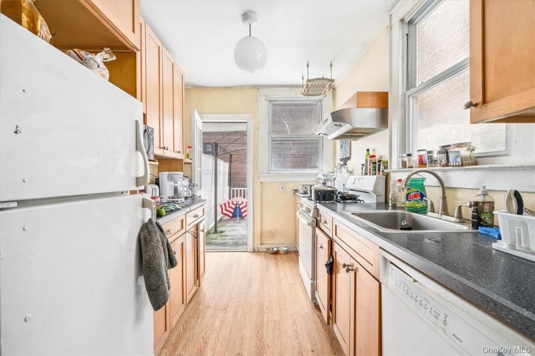 Single Family Sedgwick  Bronx, NY 10463, MLS-957027-14