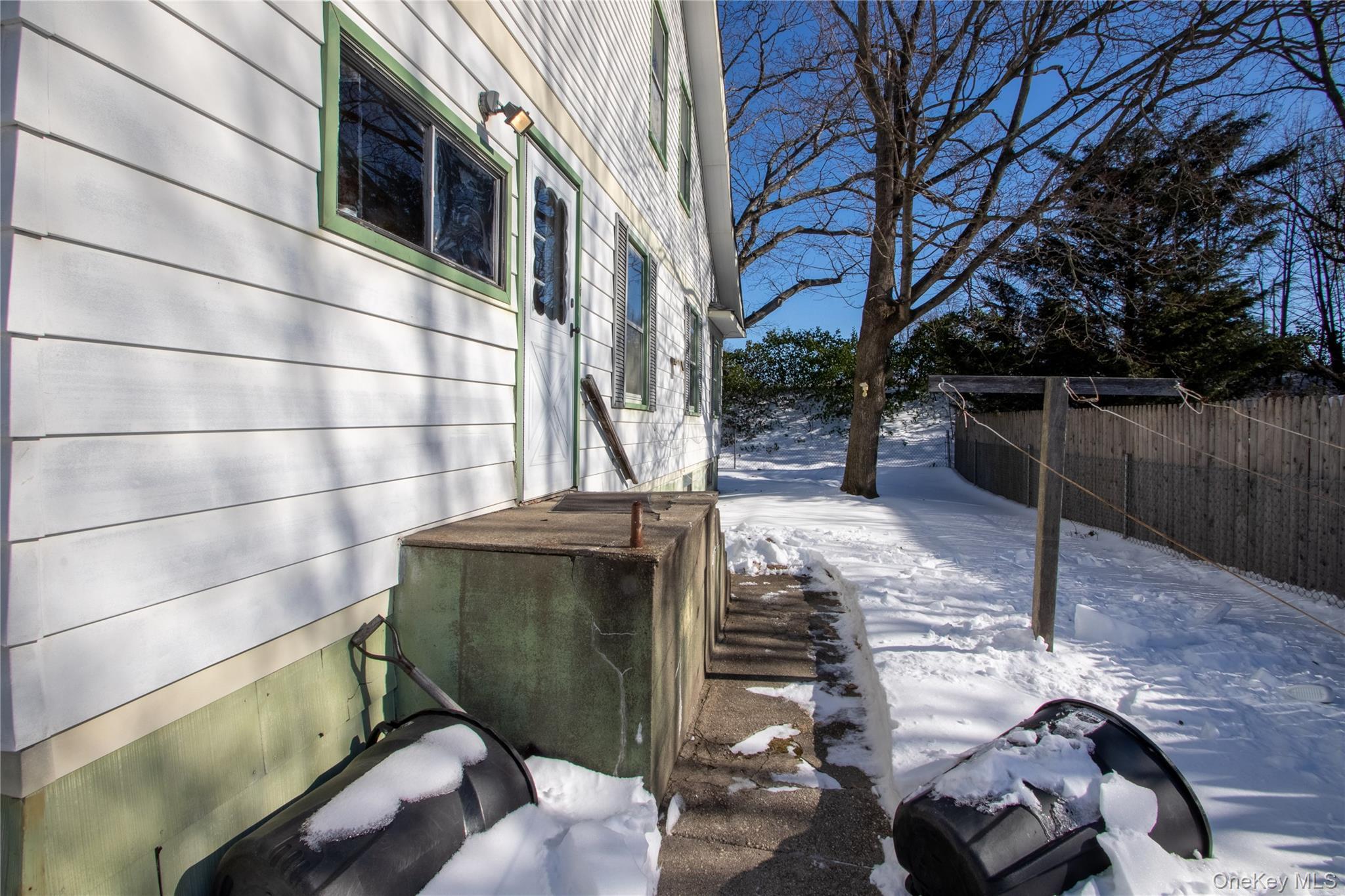 Single Family Carleton  Suffolk County, NY 11752, MLS-957118-28