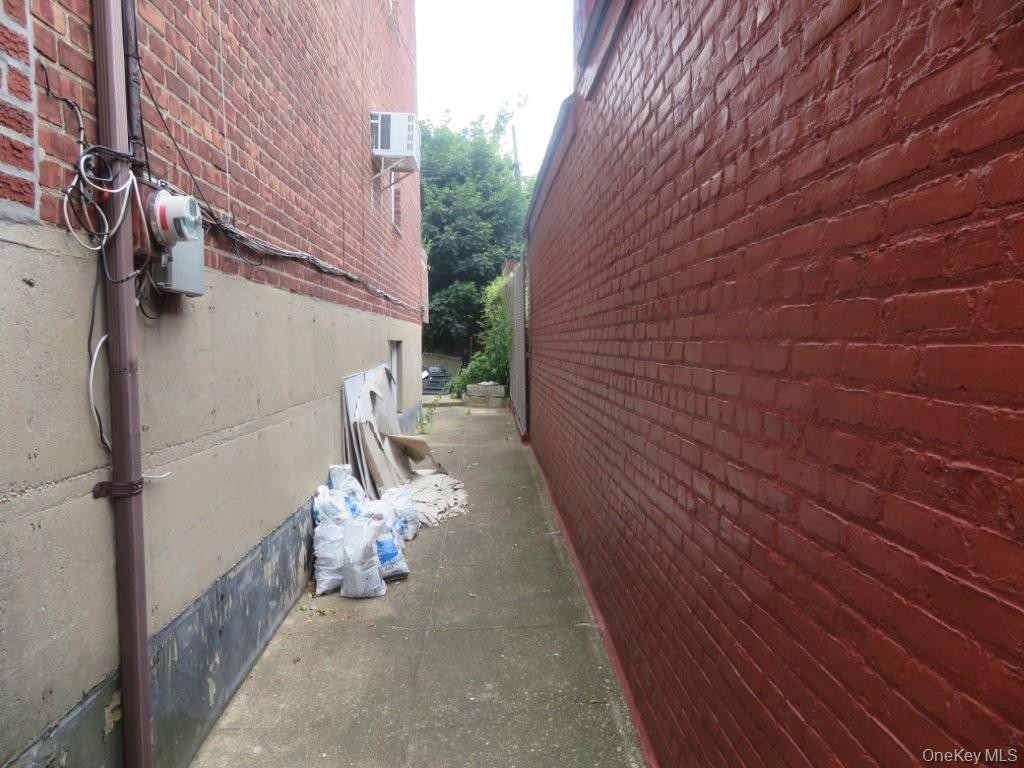 Single Family Avenue L  Brooklyn, NY 11234, MLS-957141-31