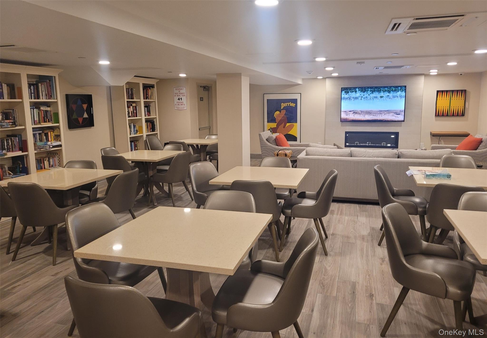 Condo Richmond  Nassau County, NY 11561, MLS-957174-17