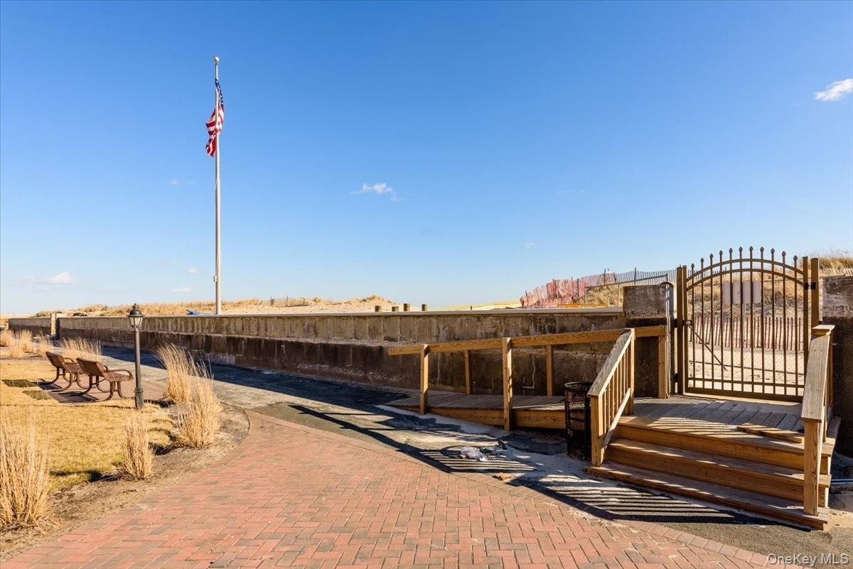 Condo Richmond  Nassau County, NY 11561, MLS-957174-23