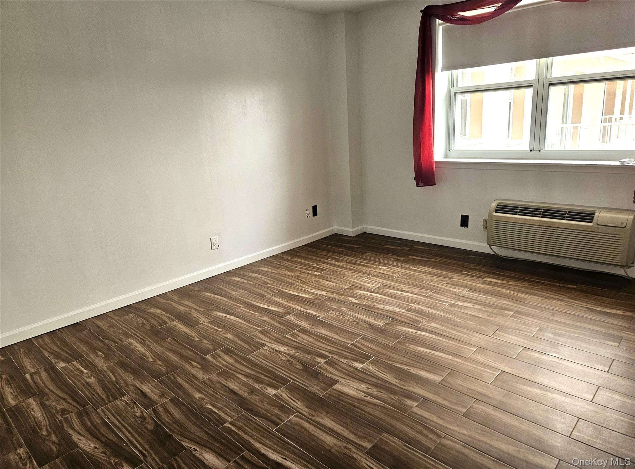 Condo Richmond  Nassau County, NY 11561, MLS-957174-9