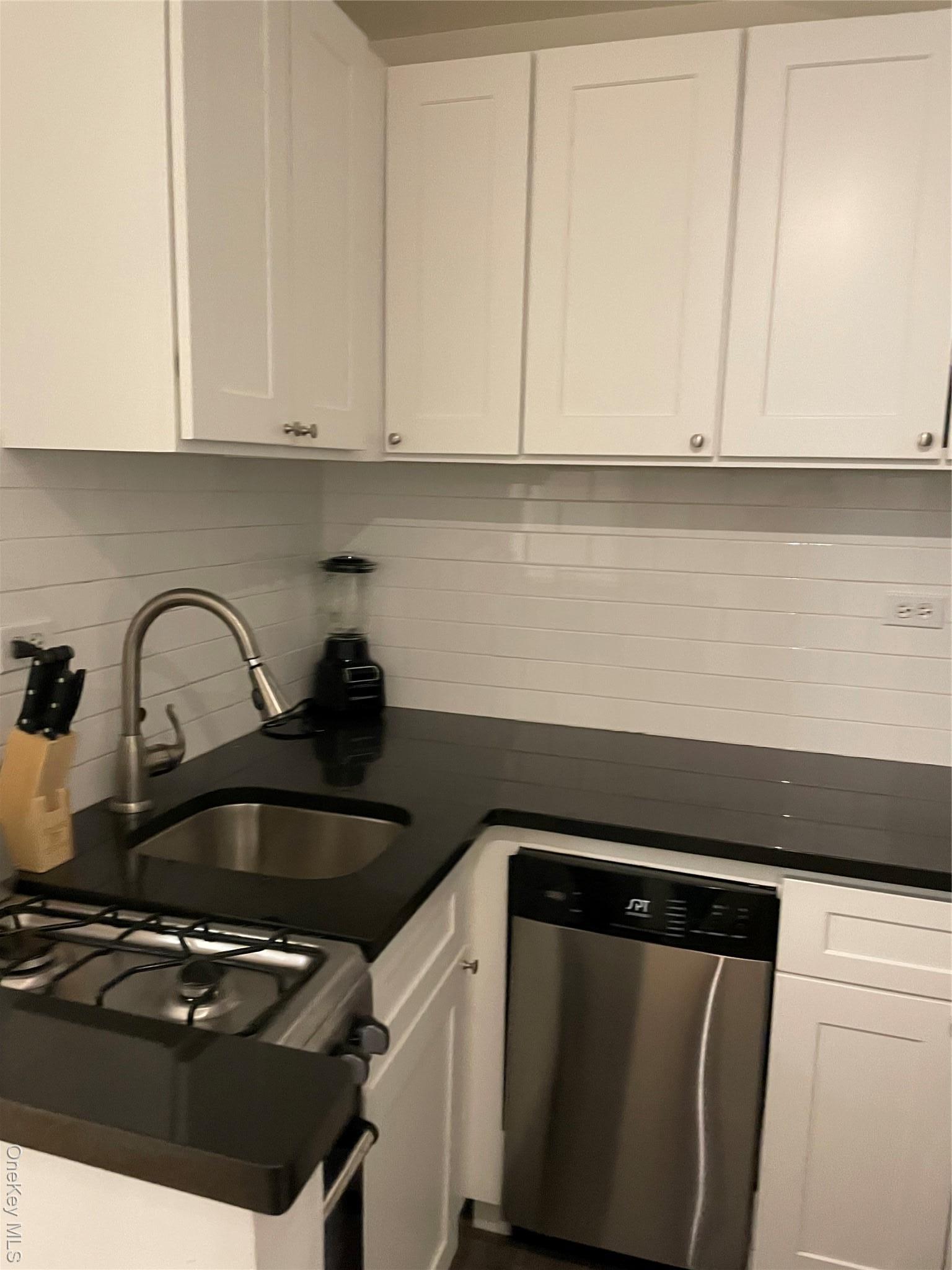 Apartment 48th  Manhattan, NY 10017, MLS-957200-3