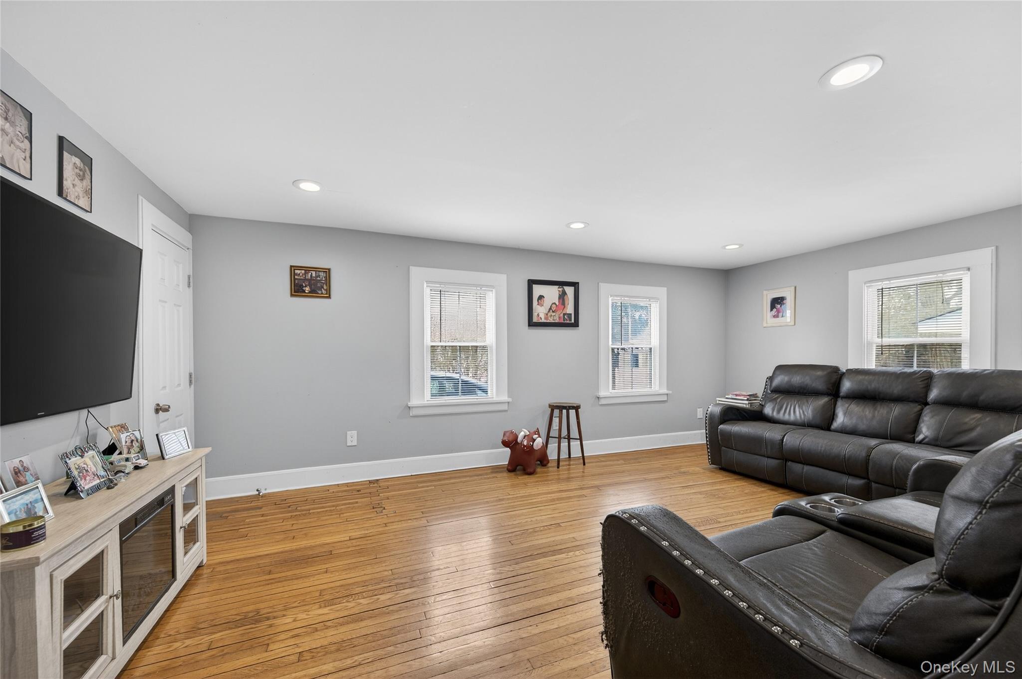 Single Family Perry Avenue Nassau County, NY 11709, MLS-957217-8
