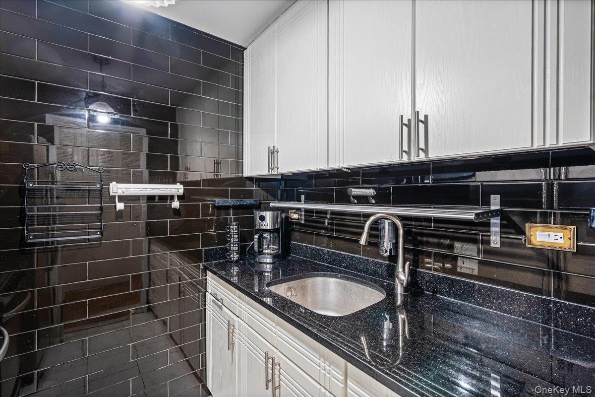 Coop 215th Queens, NY 11360, MLS-957227-8