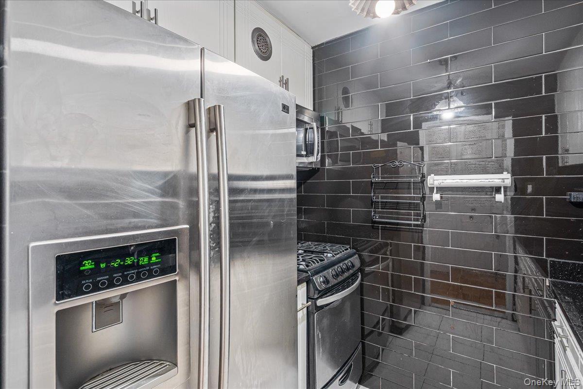 Coop 215th Queens, NY 11360, MLS-957227-9