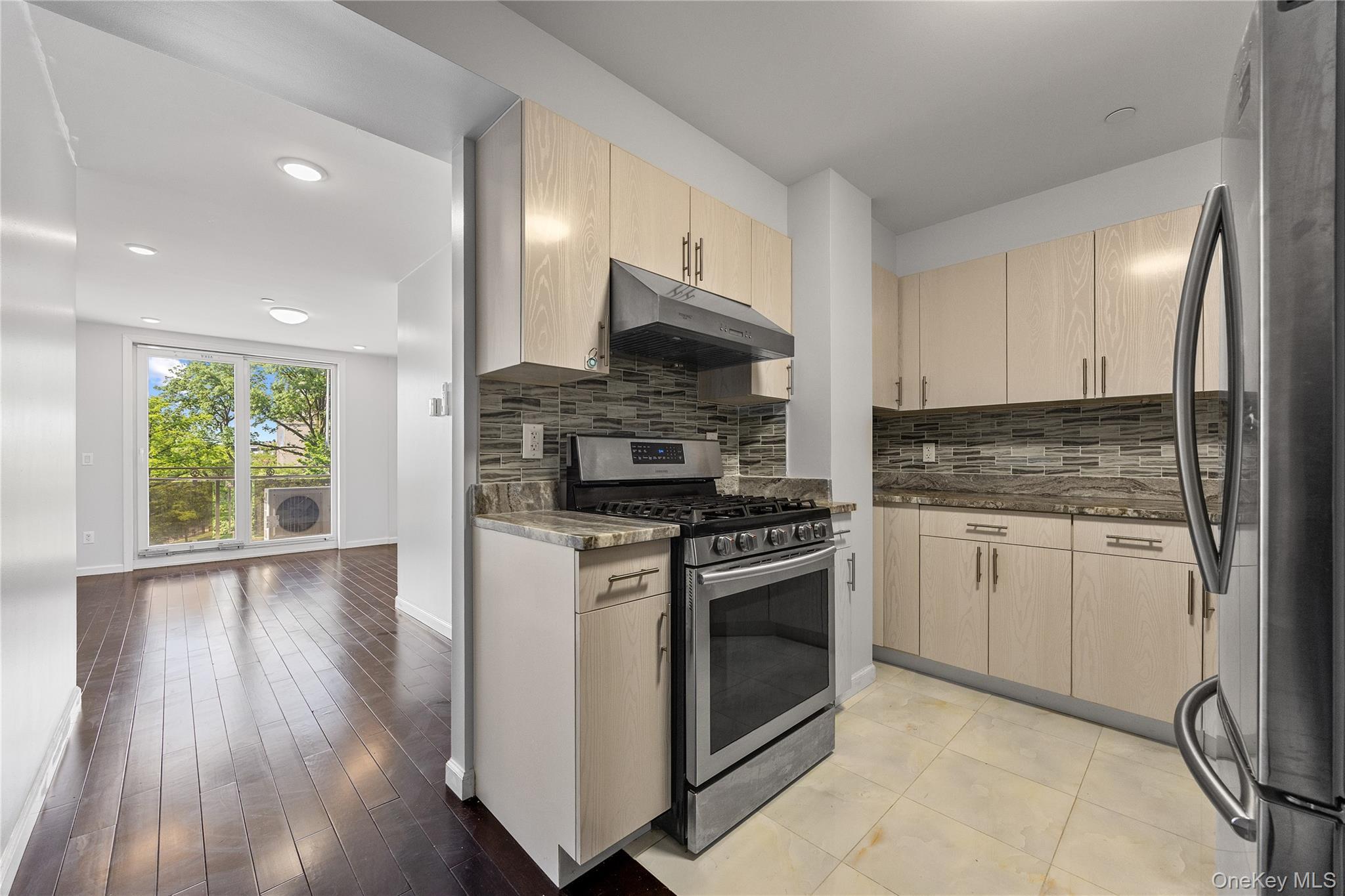 Condo Northern Queens, NY 11354, MLS-957376-9