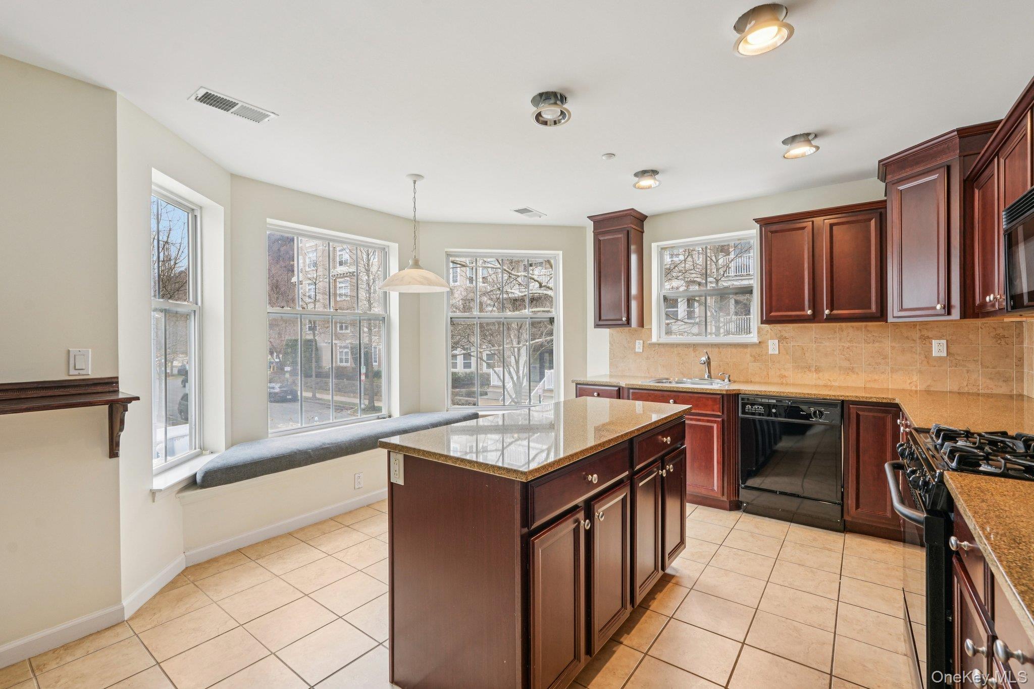 Condo Leeward  Rockland County, NY 10927, MLS-957484-11