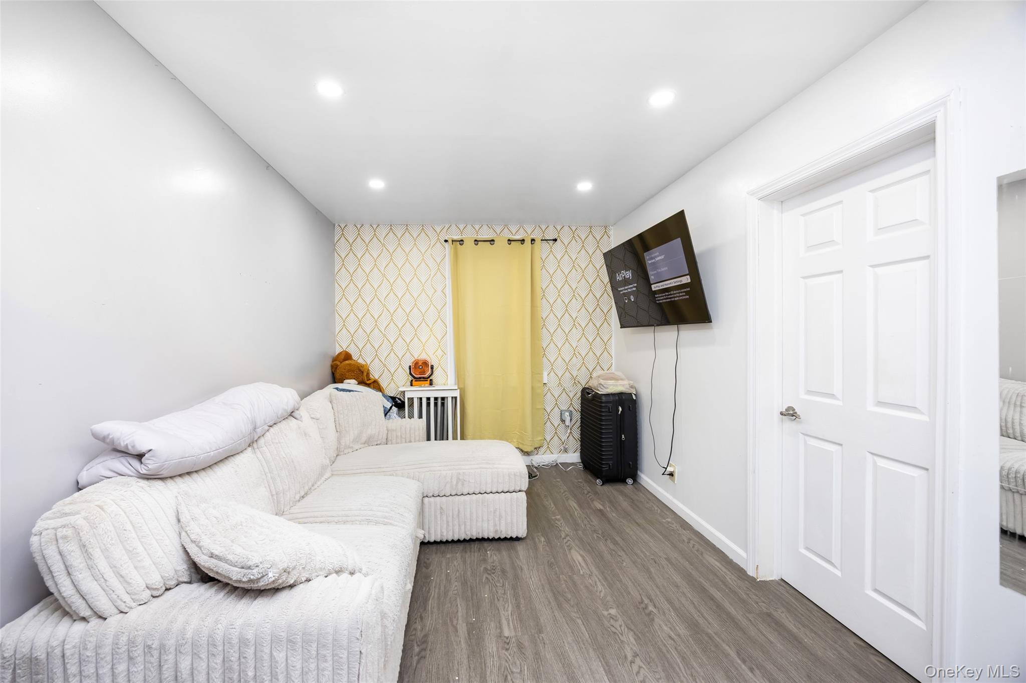 Single Family Perry Queens, NY 11378, MLS-957533-7