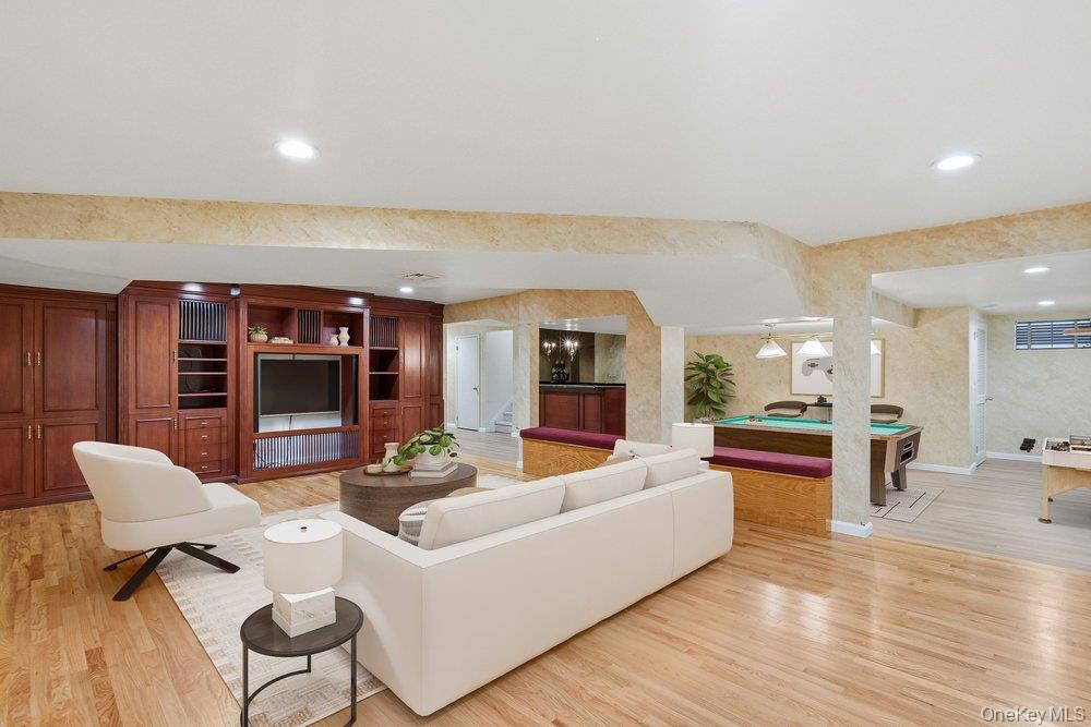 Condo Hunt  Nassau County, NY 11753, MLS-957543-14