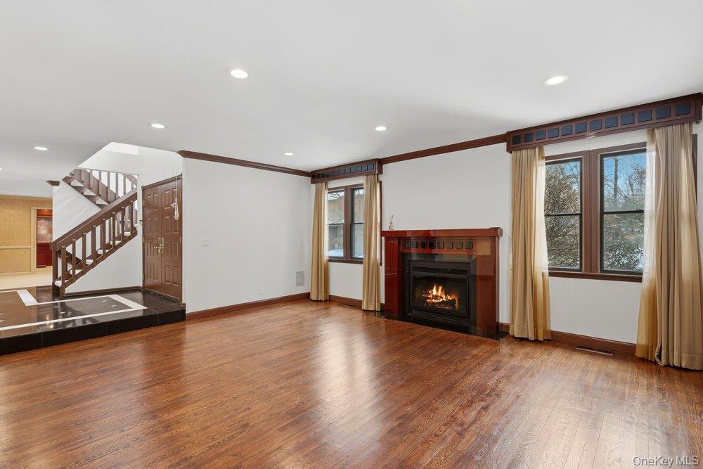 Condo Hunt  Nassau County, NY 11753, MLS-957543-16