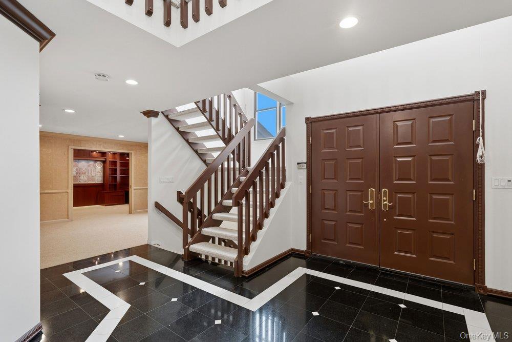 Condo Hunt  Nassau County, NY 11753, MLS-957543-2