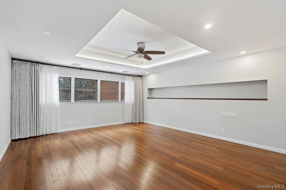 Condo Hunt  Nassau County, NY 11753, MLS-957543-21