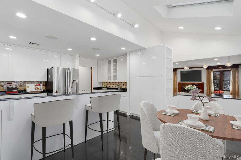 Condo Hunt  Nassau County, NY 11753, MLS-957543-4