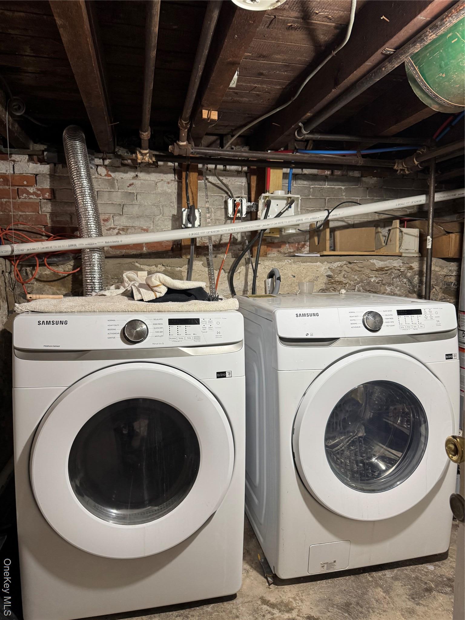 Single Family 240th  Bronx, NY 10470, MLS-957551-46