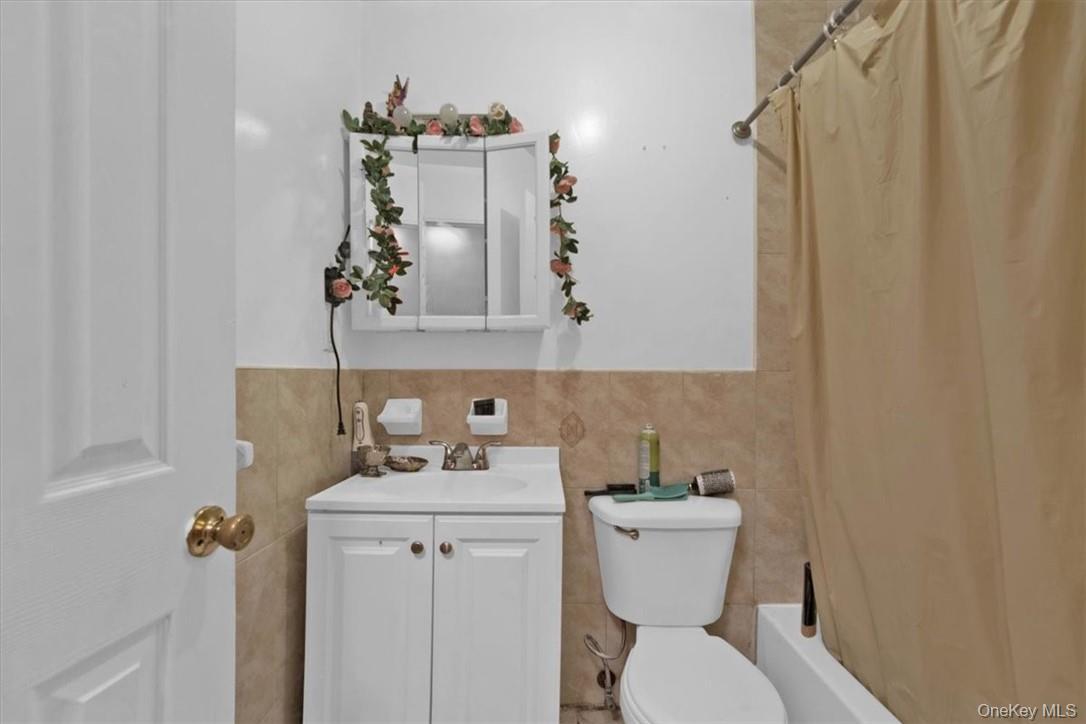 Single Family 216th  Bronx, NY 10469, MLS-957633-18