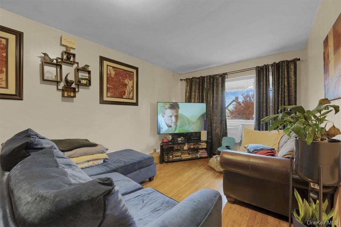 Single Family 216th  Bronx, NY 10469, MLS-957633-4