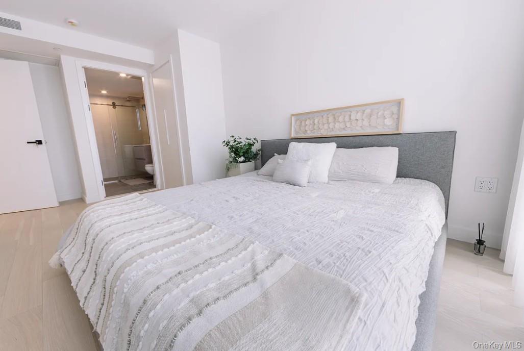 Condo Northern  Queens, NY 11354, MLS-957640-8