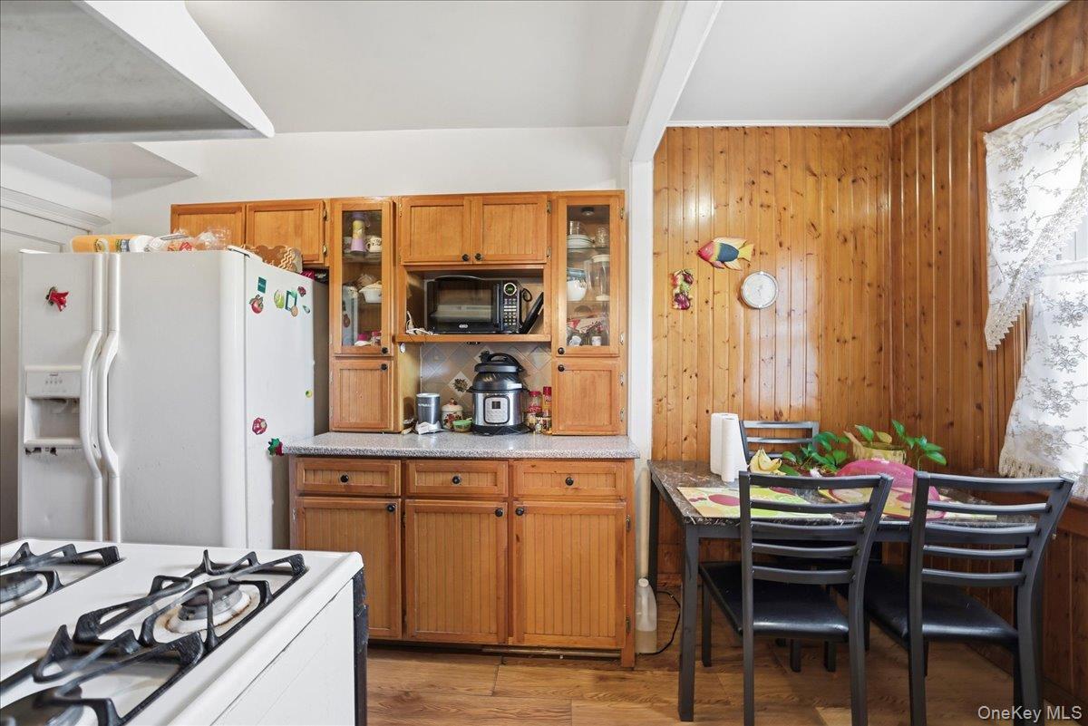 Single Family Bouck  Bronx, NY 10469, MLS-957665-10