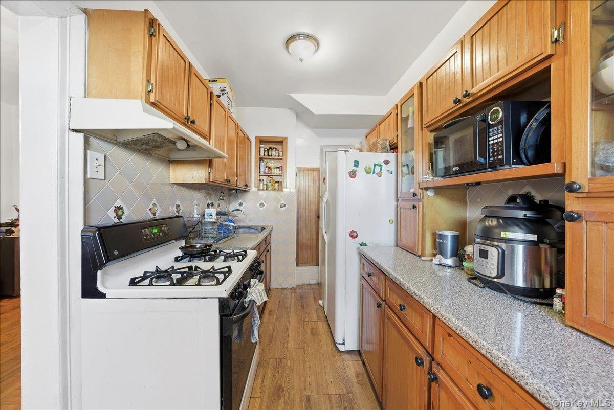 Single Family Bouck  Bronx, NY 10469, MLS-957665-11