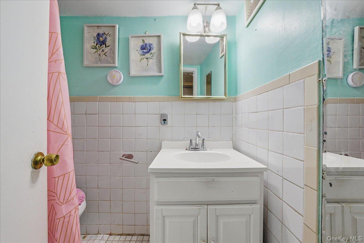 Single Family Bouck  Bronx, NY 10469, MLS-957665-15