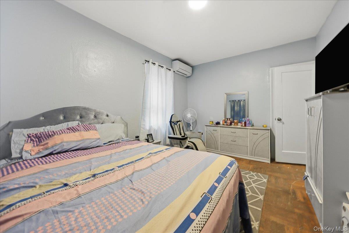 Single Family Bouck  Bronx, NY 10469, MLS-957665-21