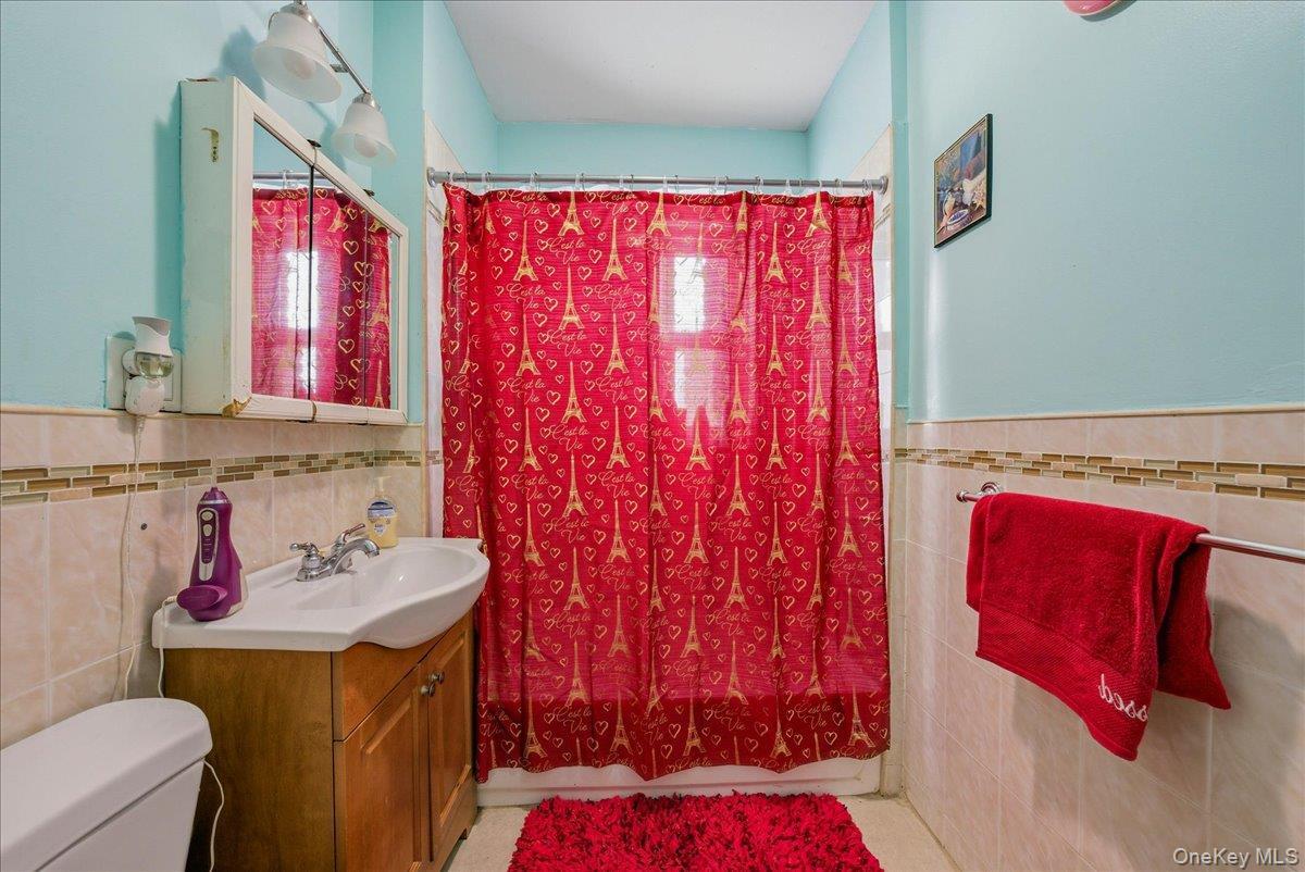 Single Family Bouck  Bronx, NY 10469, MLS-957665-24