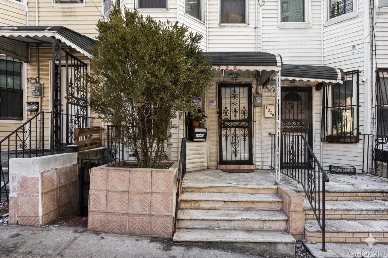 Single Family Shakespeare  Bronx, NY 10452, MLS-957755-2