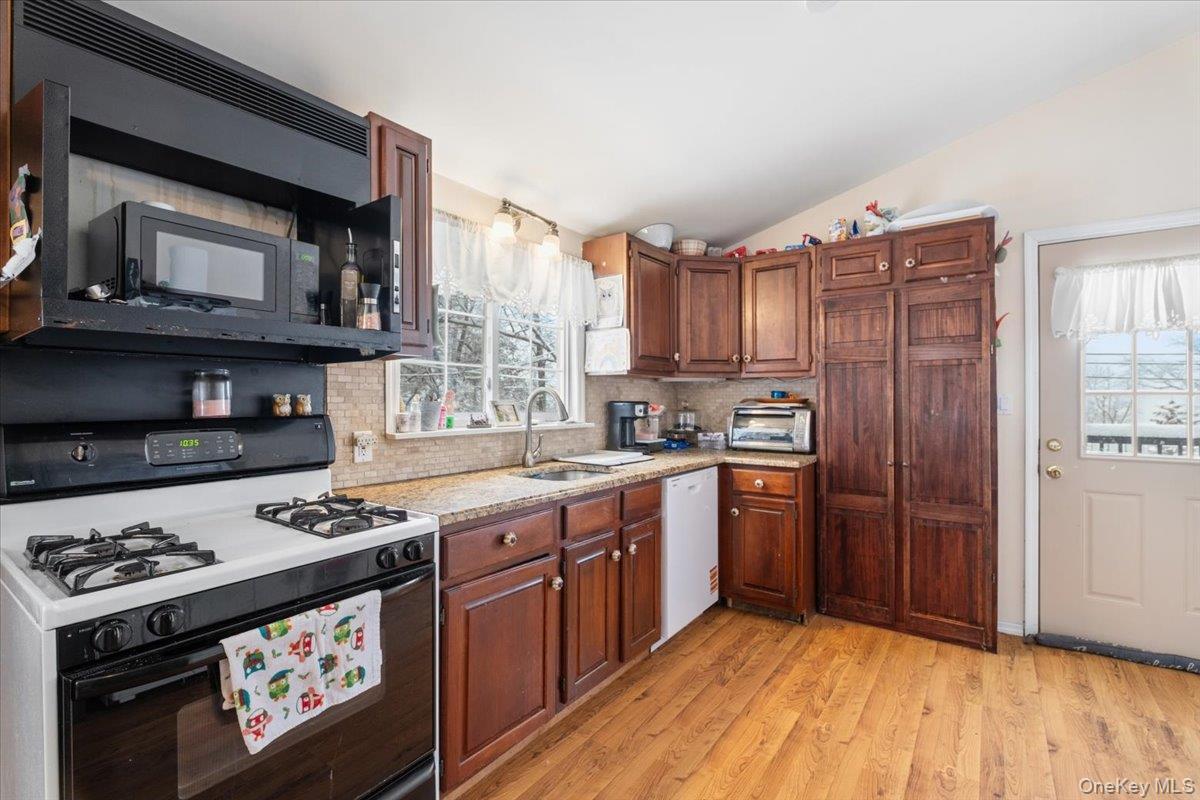 Single Family Beachway  Dutchess County, NY 12531, MLS-957927-4