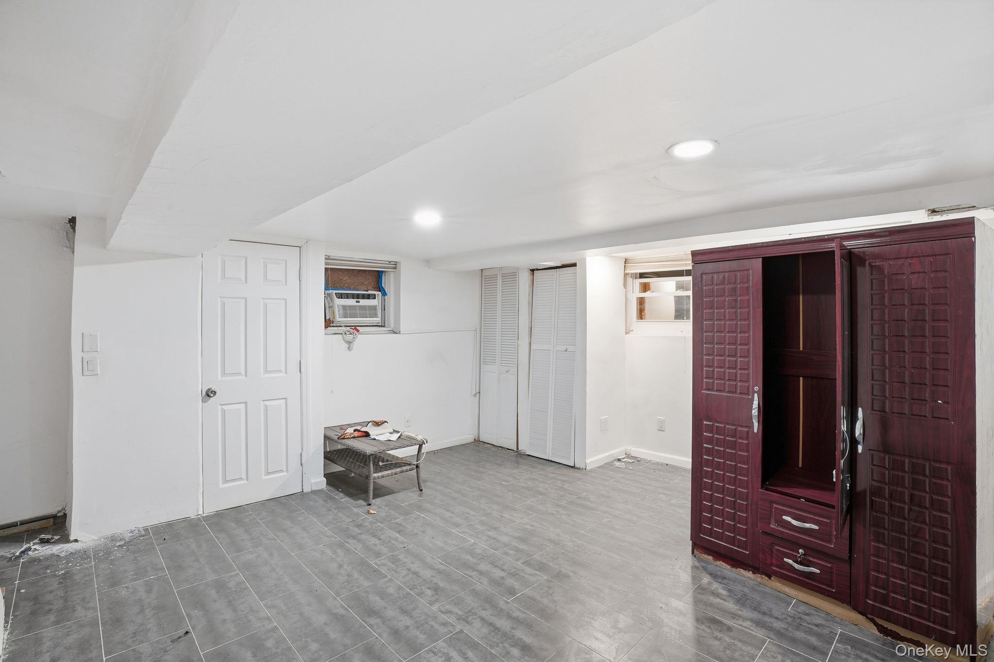 Single Family 251st  Queens, NY 11426, MLS-958010-16