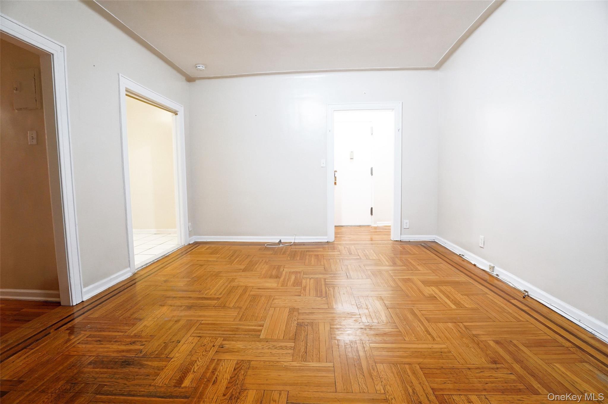 Coop Saunders  Queens, NY 11374, MLS-958047-3