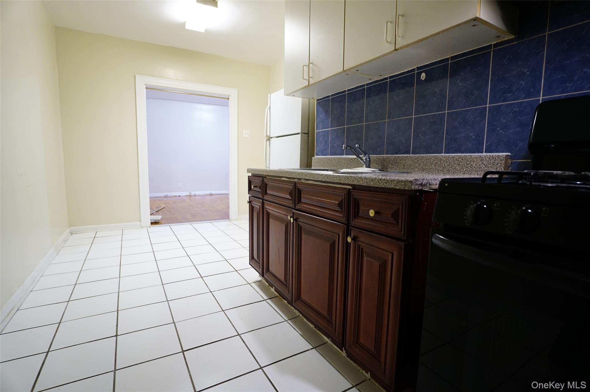 Coop Saunders  Queens, NY 11374, MLS-958047-6