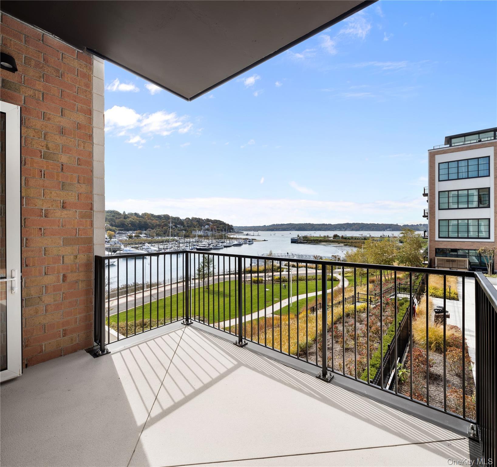 Condo Garvies Point  Nassau County, NY 11542, MLS-958087-5