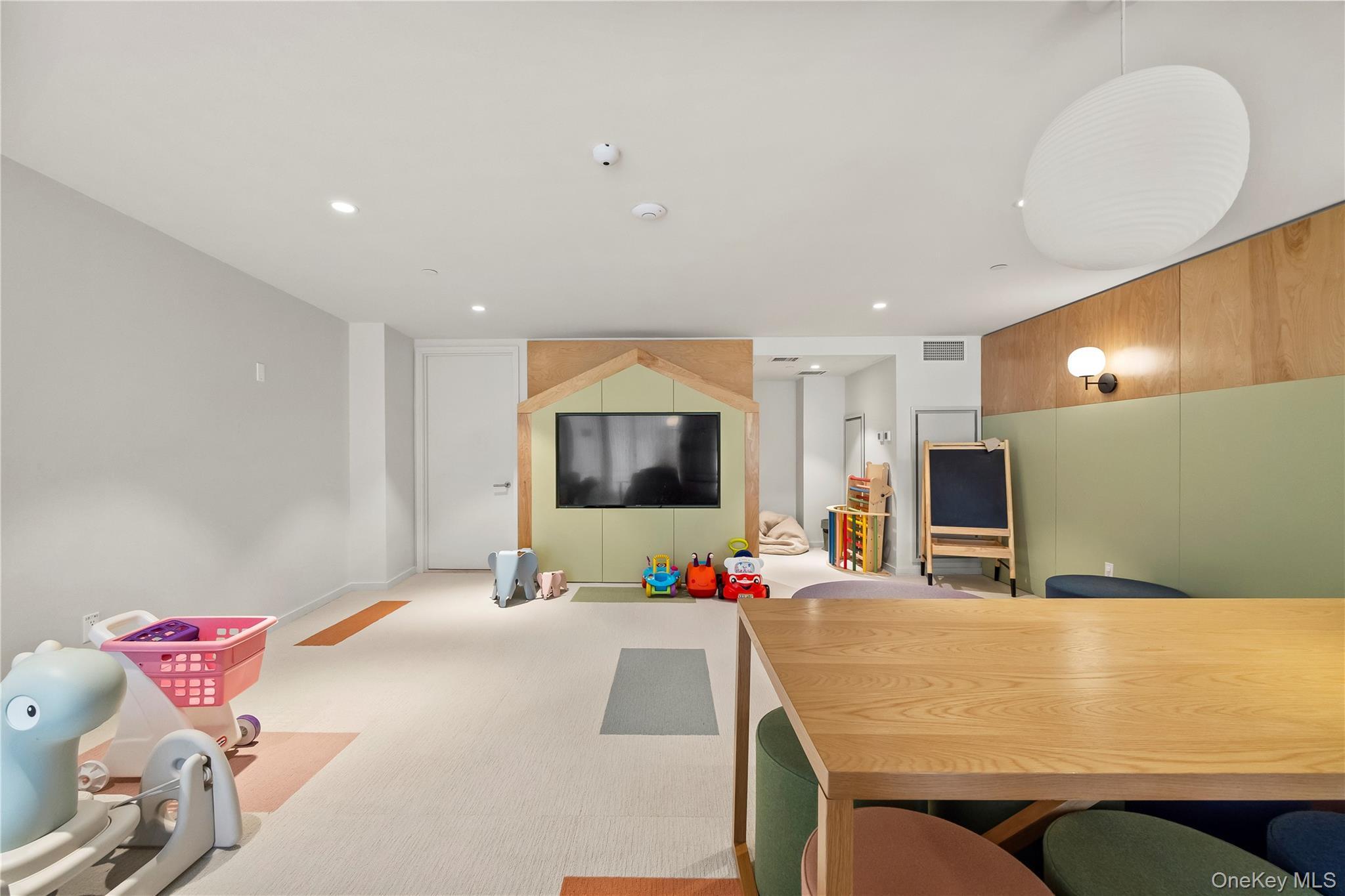 Condo 39th  Queens, NY 11354, MLS-958090-21