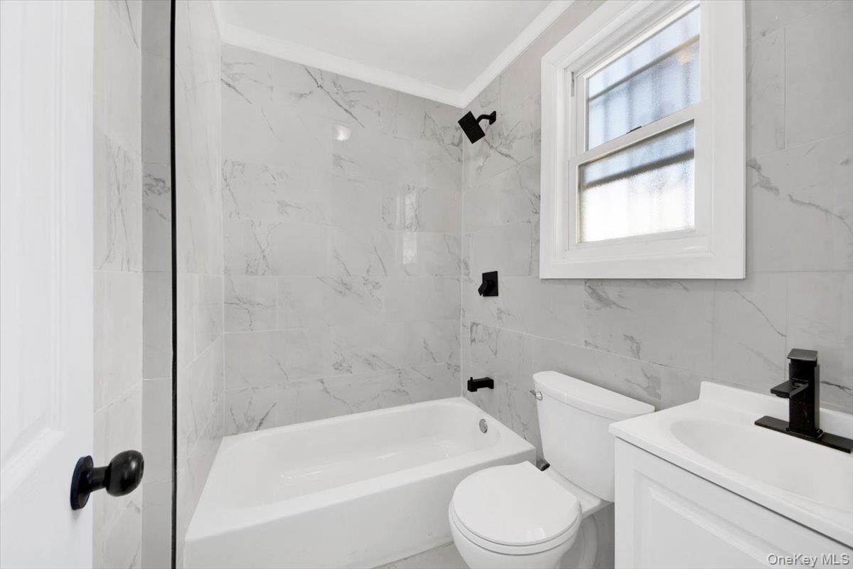 Single Family Penfield  Bronx, NY 10470, MLS-958169-16