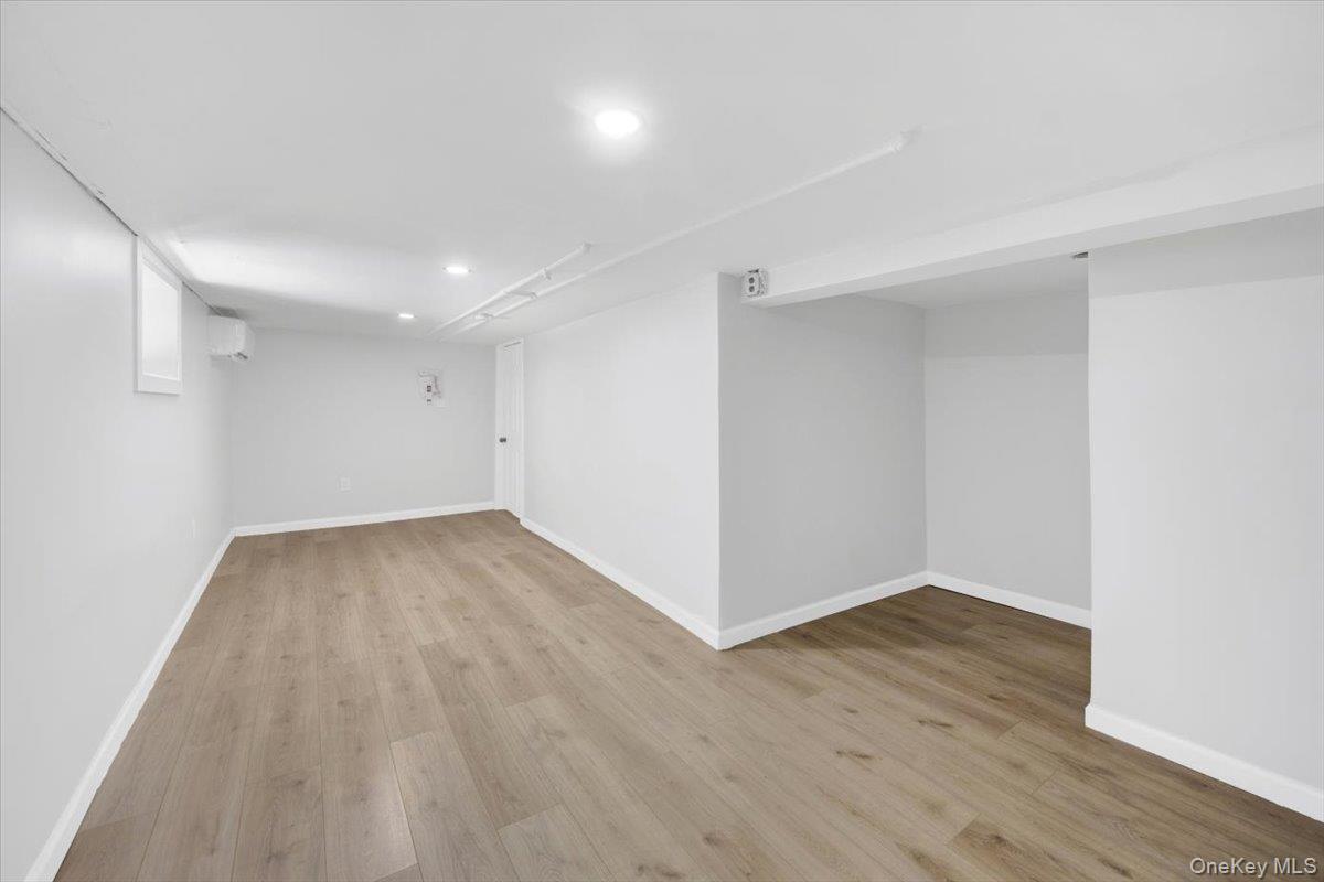 Single Family Penfield  Bronx, NY 10470, MLS-958169-32