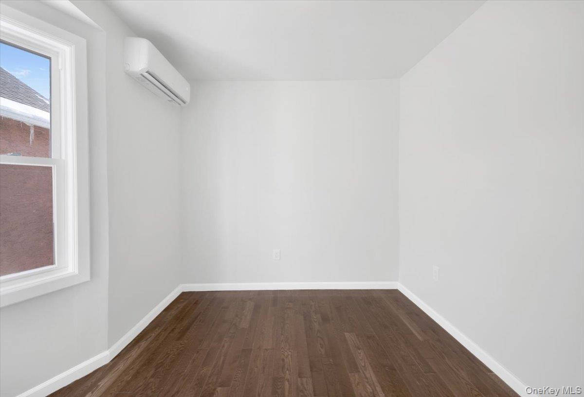 Single Family Penfield  Bronx, NY 10470, MLS-958169-37